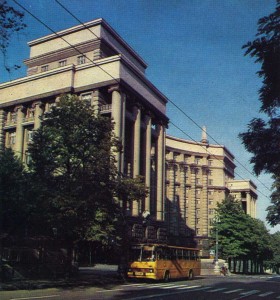 Здание Совета Министров УССР. Построено в 1938 году по проекту архитектора И. А. Фомина