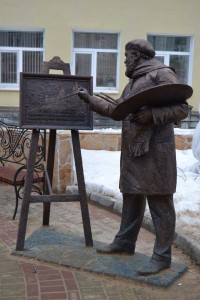 Фигура художника на улице Рождественская