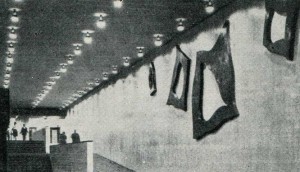 Рельефы И. Арпа на стене рекреационного помещения.
