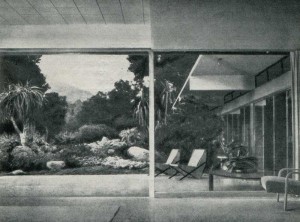 Вид из помещения дома в Калифорнии (архитектор Р. Нейтра)
