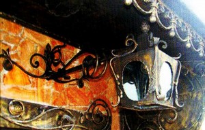 Кованный фонарь