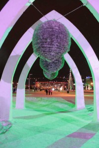 Летний фонтан на площади Азатлык украшен на период новогодних праздников