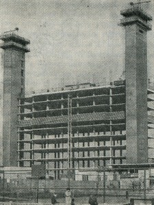 Строительство 14-этажноге здания с несущими стволами методом подъёма перекрытий. Ленинград, 1977 г.