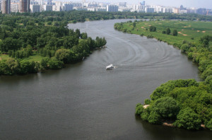 через Москву-реку