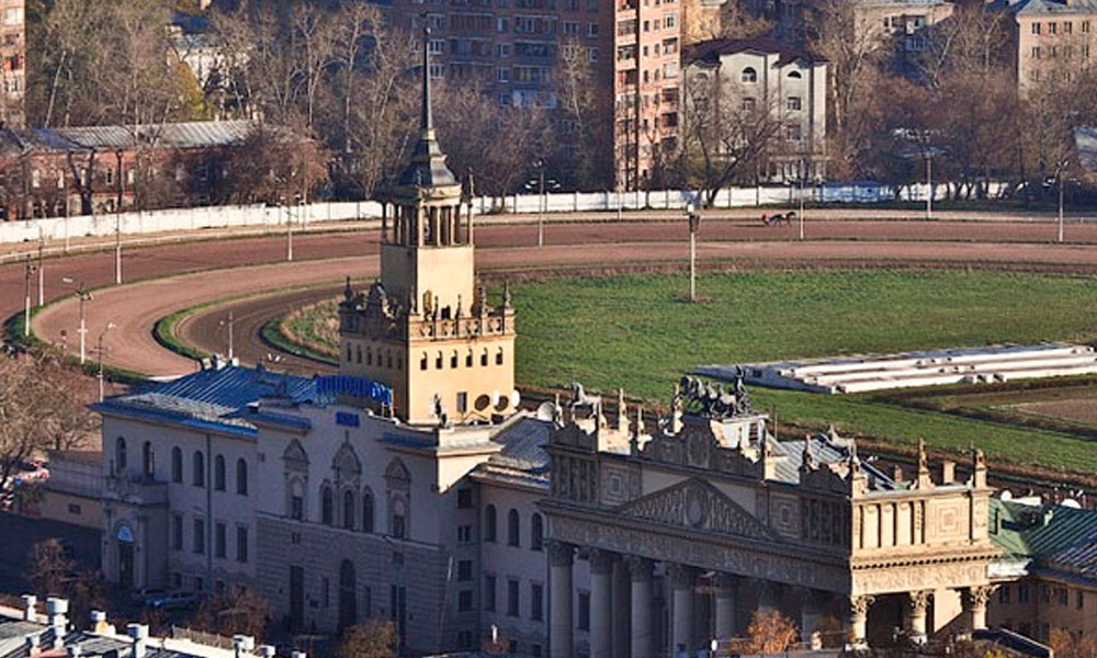 Беговой округ москвы. Центральный Московский ипподром здание. ЦМИ Московский ипподром. Центральный ипподром на беговой. Московский ипподром Беговая.