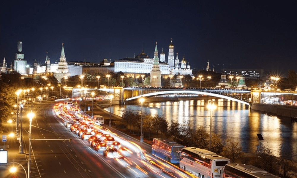 Moscow gone. Набережная Москвы реки новогодний. Новогодняя Москва набережная. Украшение набережной Москвы реки. Новогоднее украшение набережной Москвы реки.