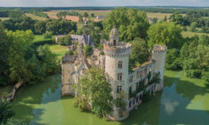 Владельцами замка во Франции одновременно стали
