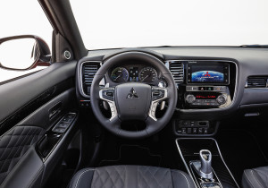 Hochwertig und modern: das Cockpit des Mitsubishi Outlander.