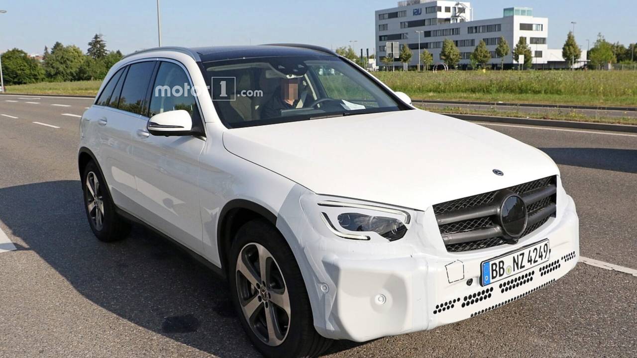 2019 Mercedes GLC facelift spy photo