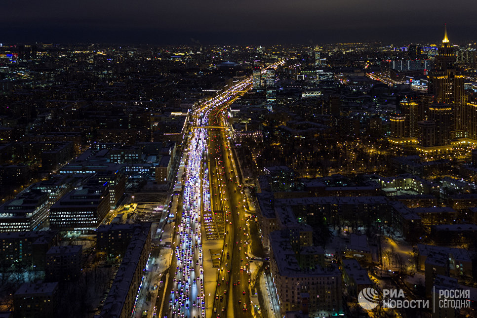 На 2 часа больше чем в москве. Вид Москвы с библиотеки.