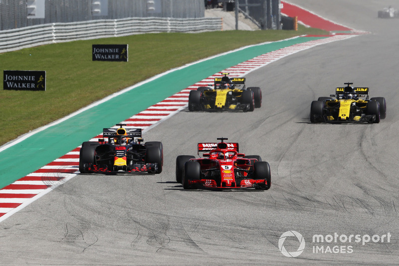Sebastian Vettel, Ferrari SF71H and Daniel Ricciardo, Red Bull Racing RB14 battle 