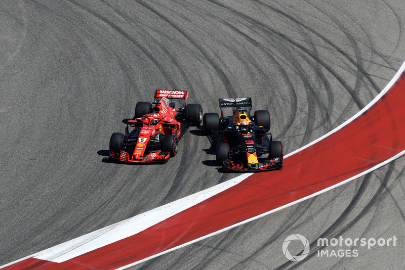 Sebastian Vettel, Ferrari SF71H and Daniel Ricciardo, Red Bull Racing RB14 clash on lap one 