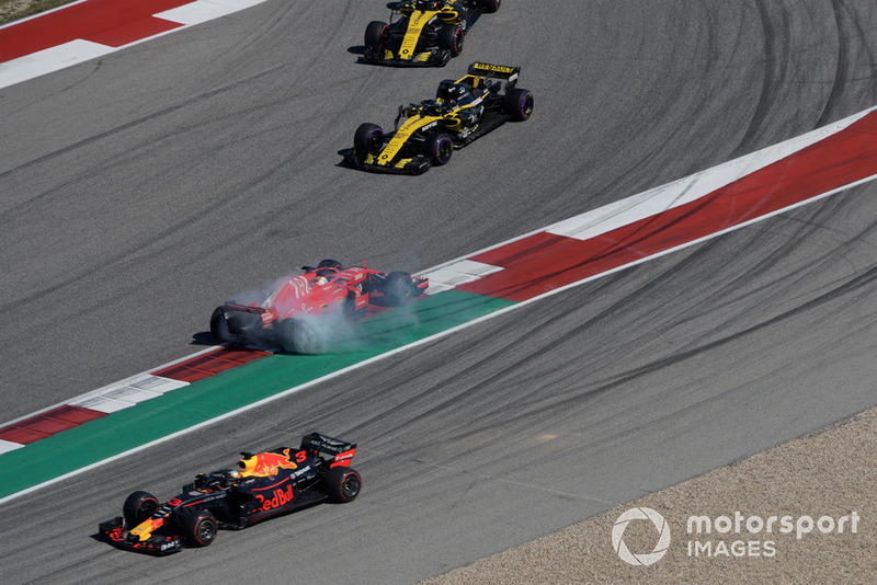Sebastian Vettel, Ferrari SF71H and Daniel Ricciardo, Red Bull Racing RB14 clash on lap one 