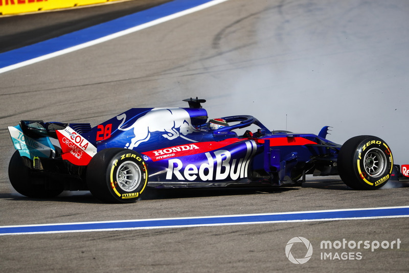 Brendon Hartley, Toro Rosso STR13 spins 