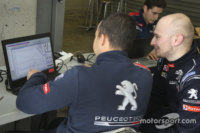 Marko Knab, Redakteur Motorsport.com Deutschland, bei der Datenanalyse mit dem Team