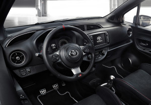 Auch im Innenraum kann der Toyota Yaris GRMN seine sportlichen Gene nicht verbergen.