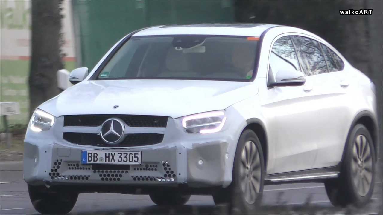 Mercedes GLC Coupe Facelift-Screenshot aus einem Spionvideo