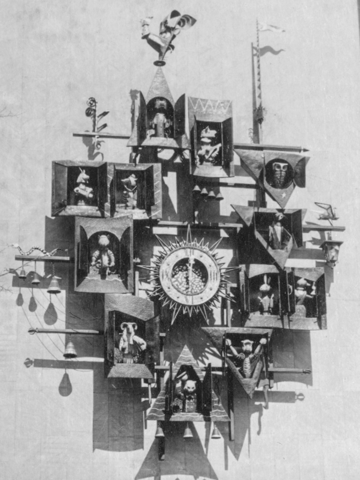 Уникальные часы с заводными куклами на фасаде здания Государственного центрального театра кукол. Автор Гладун. Май 1971 года. Главархив Москвы