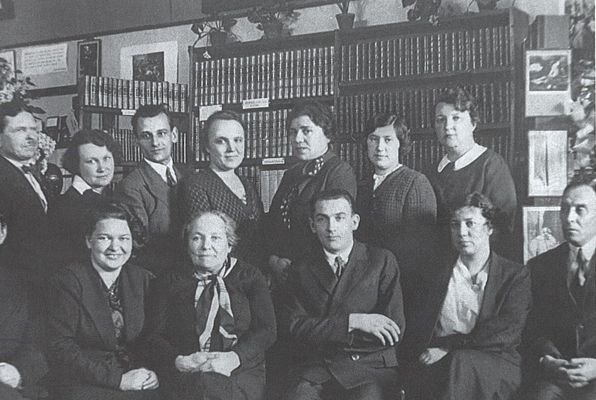 Группа сотрудников Библиотеки иностранной литературы. 1938 год. Главархив Москвы