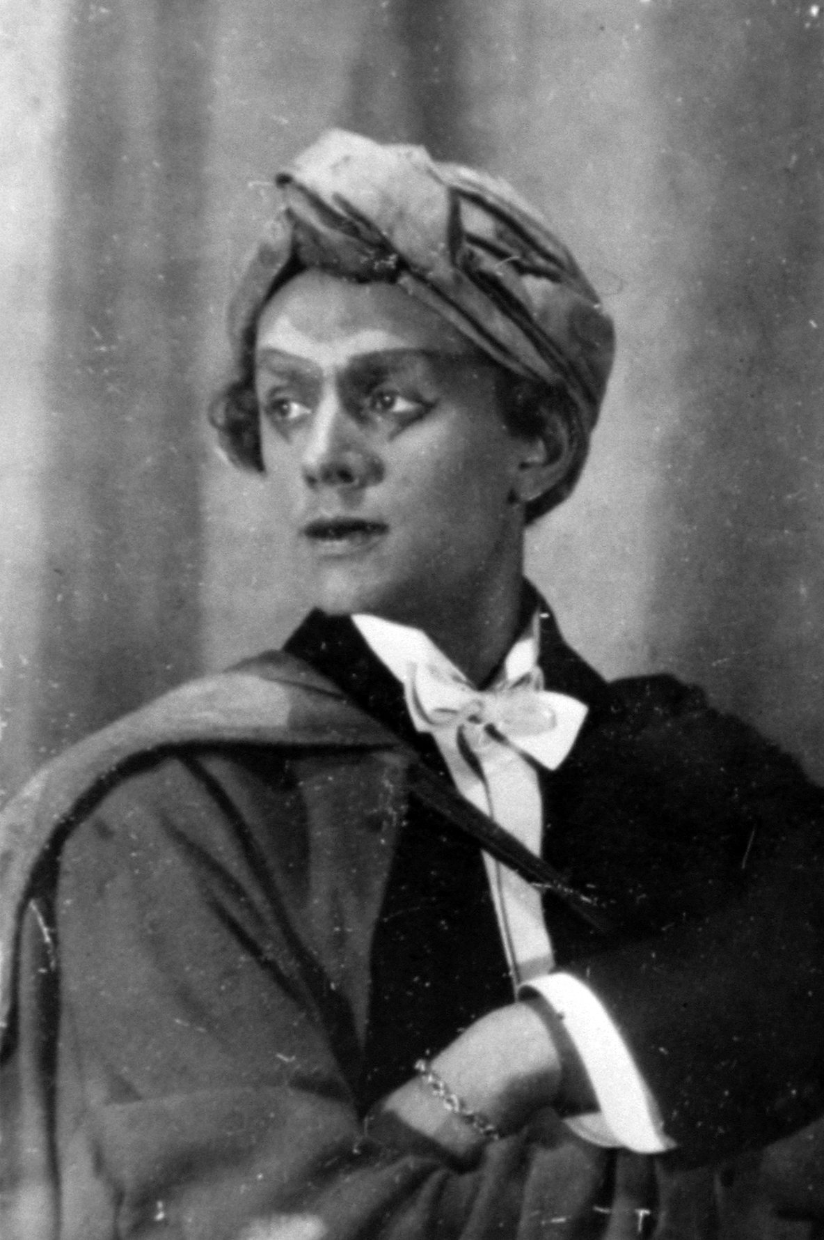 Юрий Завадский в роли Калифа в спектакле «Принцесса Турандот». 1922 год