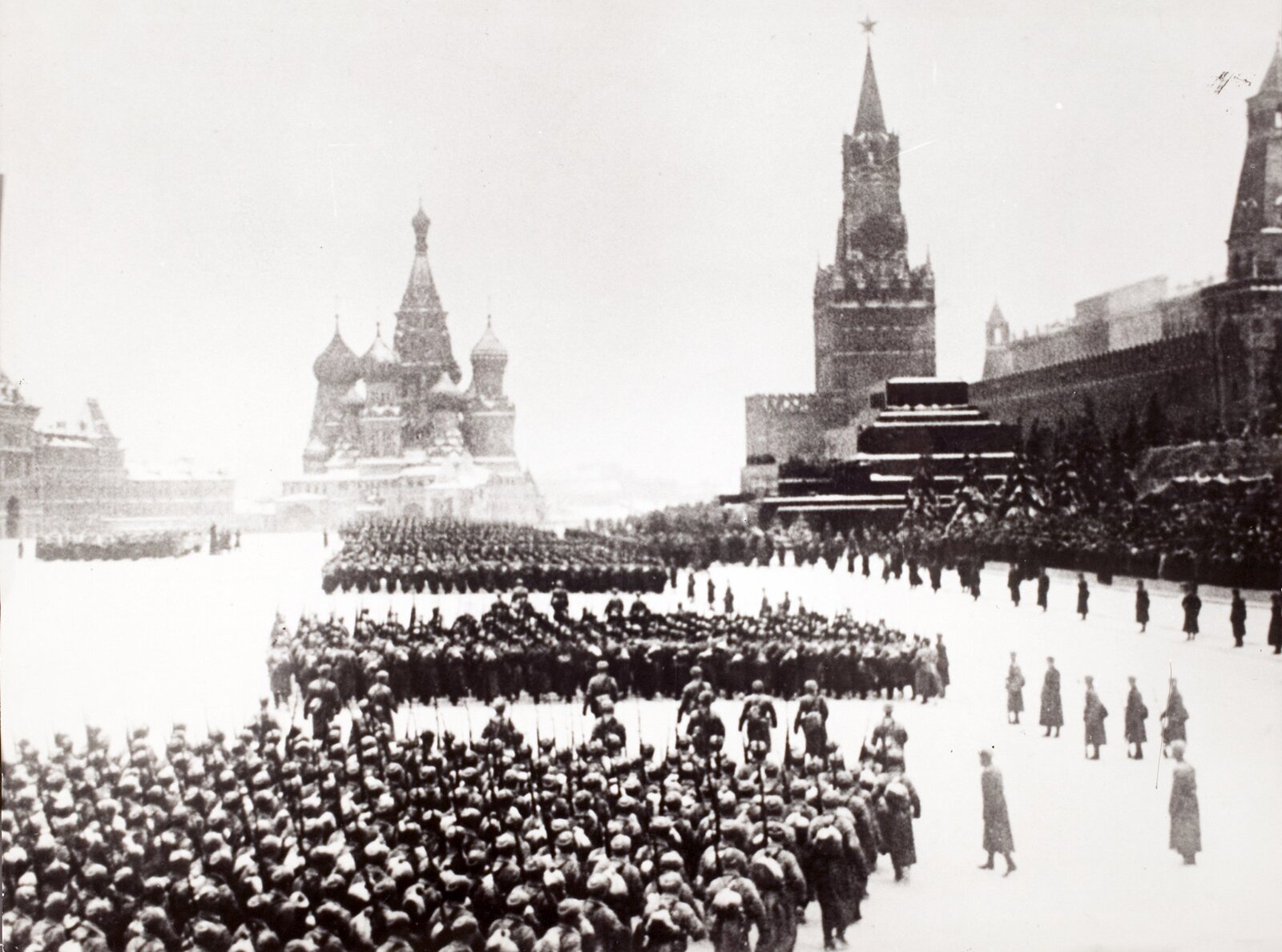 Военный парад на Красной площади. 7 ноября 1941 года. Главархив Москвы