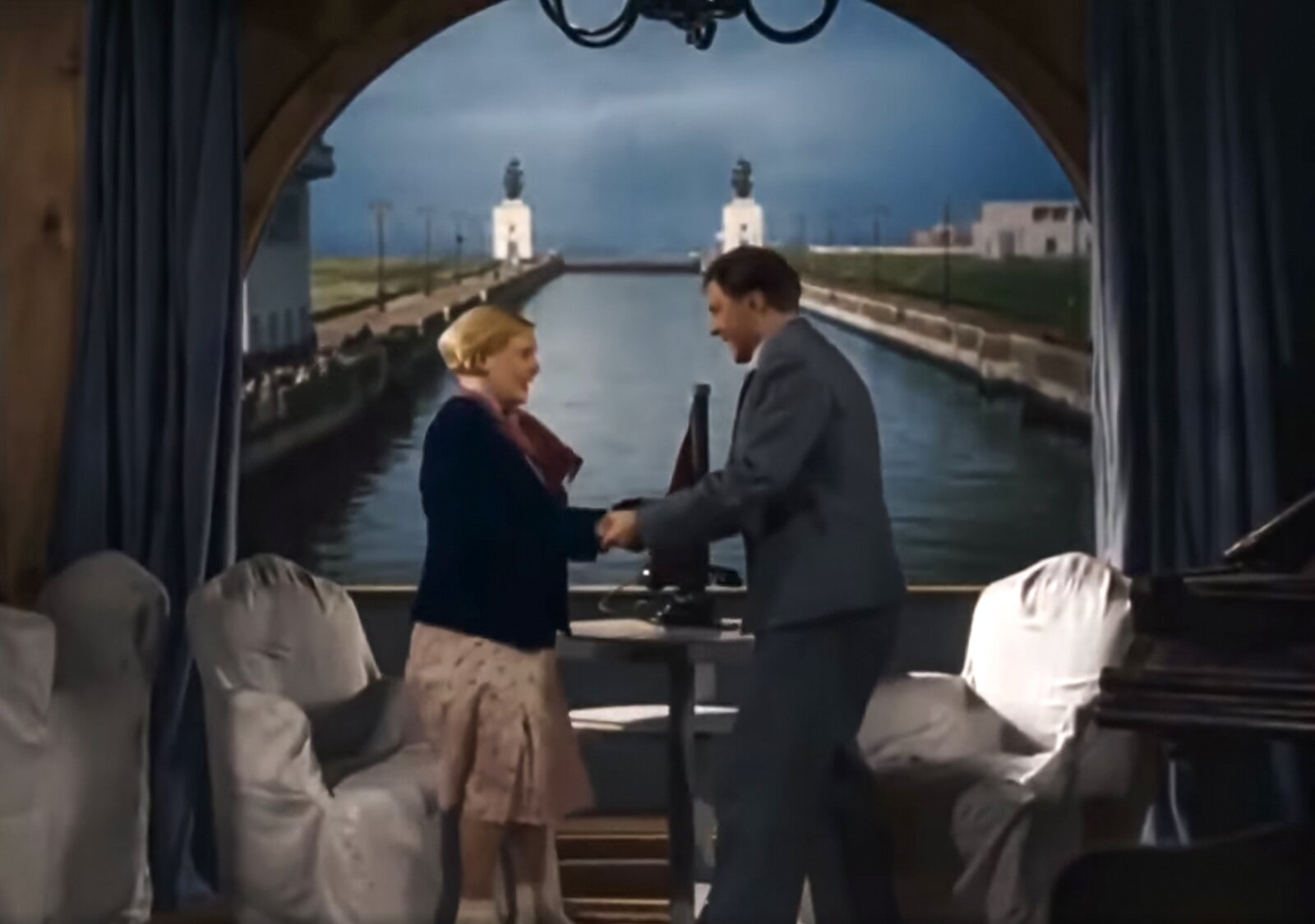 Кадр из фильма «Волга-Волга». Режиссер Г. Александров. 1938 год