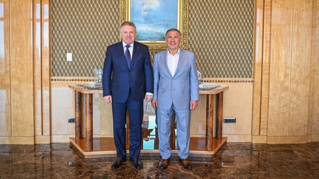 Президент Республики Татарстан Рустам Минниханов и член коллегии ВПК Вячеслав Шпорт