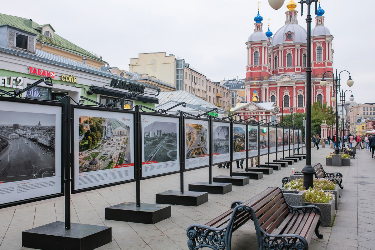 В-Москве-открылась-фотовыставка,-посвященная-90-летию-Департамента-экономической-политики-и-развития-город