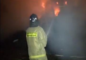 Пожарные спасли семерых человек из жилого дома во Владивостоке