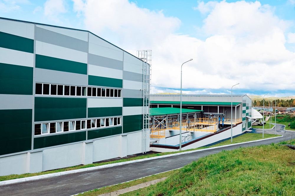 В городе Ревда Свердловской области состоялось открытие станции очистки хозяйственно-бытовых сточных вод производительностью 20 000 куб. м/час, рассчитанной на обеспечение чистой безопасной водой населения численностью более 60 тыс. человек.