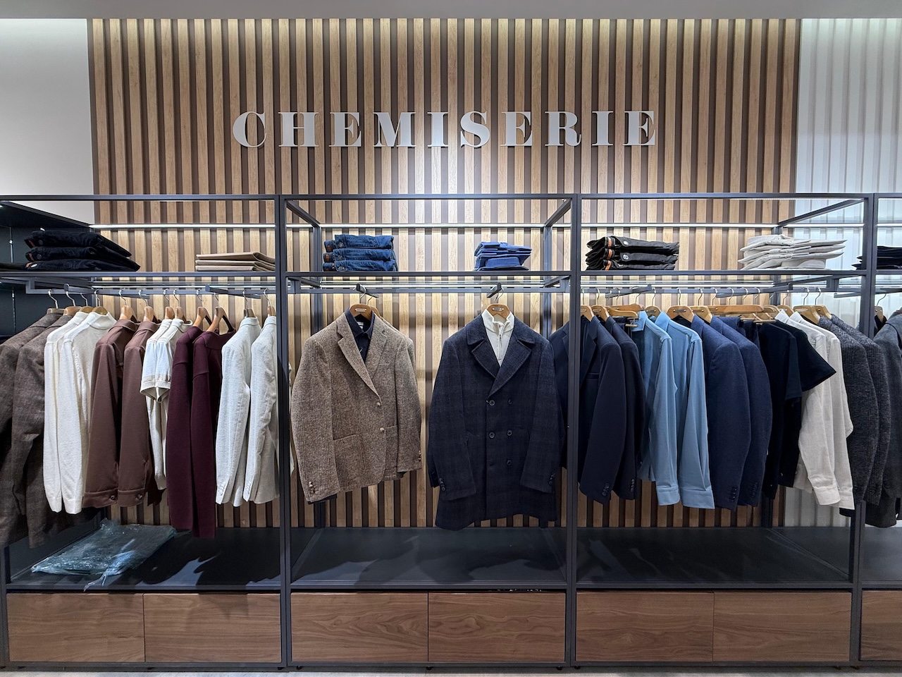 Мировой бренд Chemiserie открыл свой флагманский магазин мужской одежды в центре Петербурга