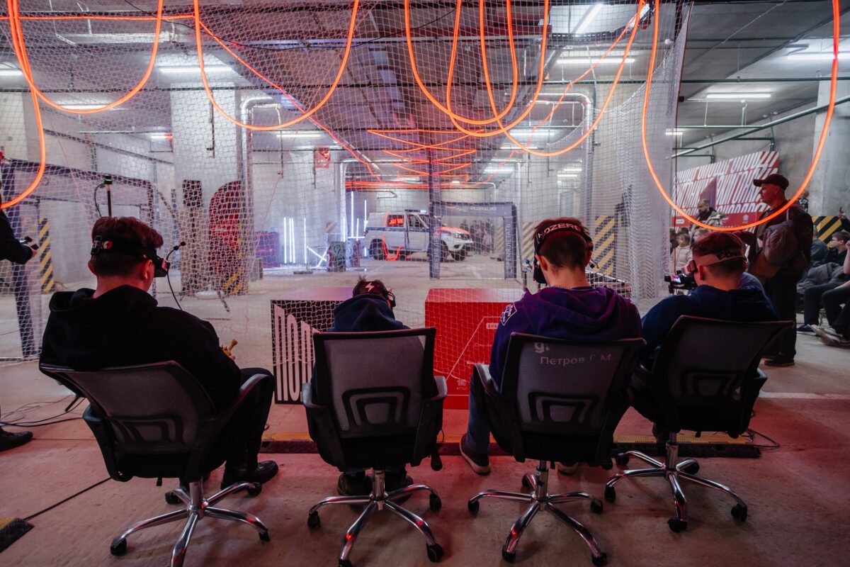 В Санкт-Петербурге прошли первые открытые соревнования по гонкам дронов