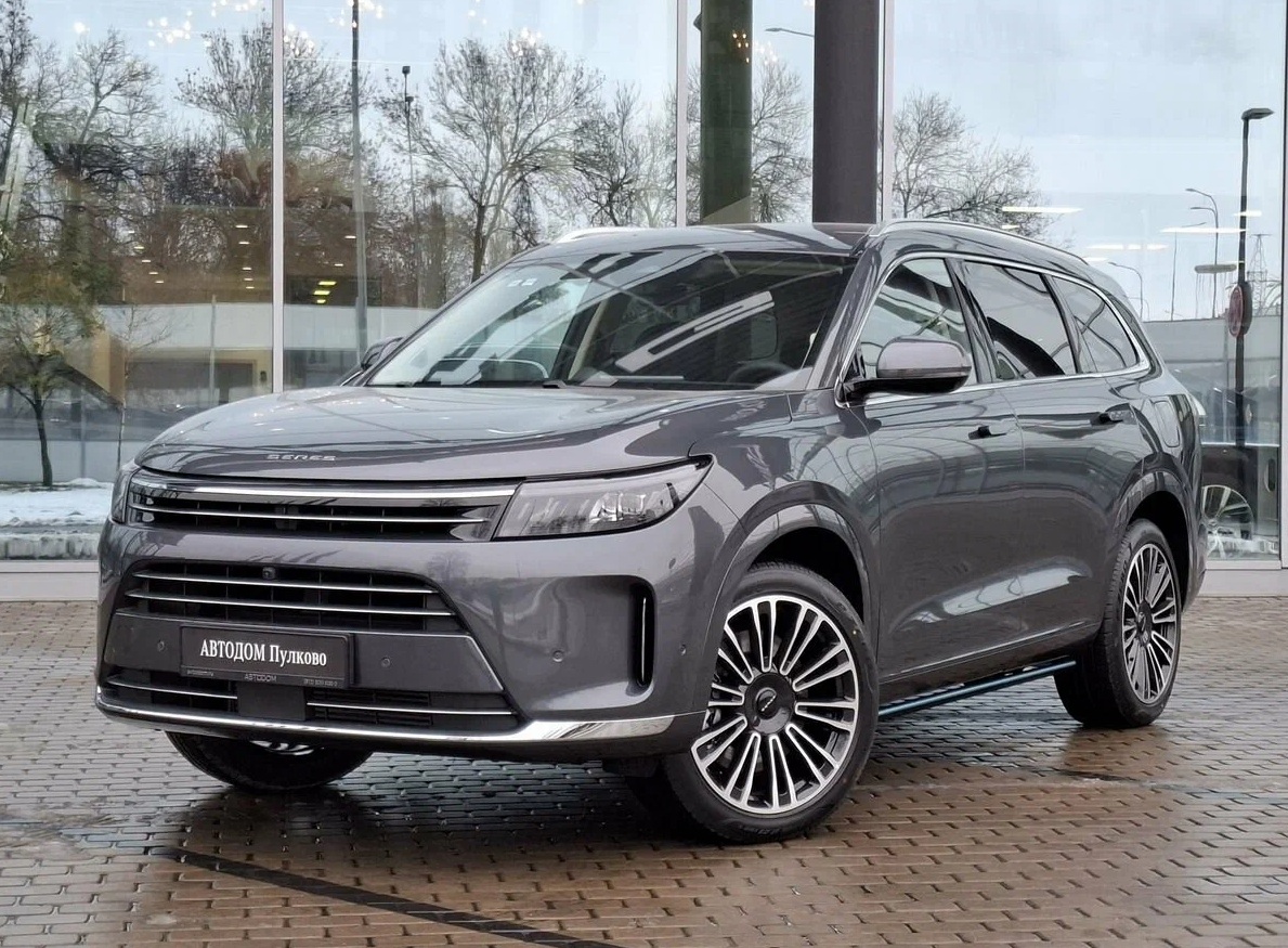 ВТОДОМ Пулково выступил партнером премии SUCCESS AWARDS 2025, представив гостям гибридный внедорожник SERES M7