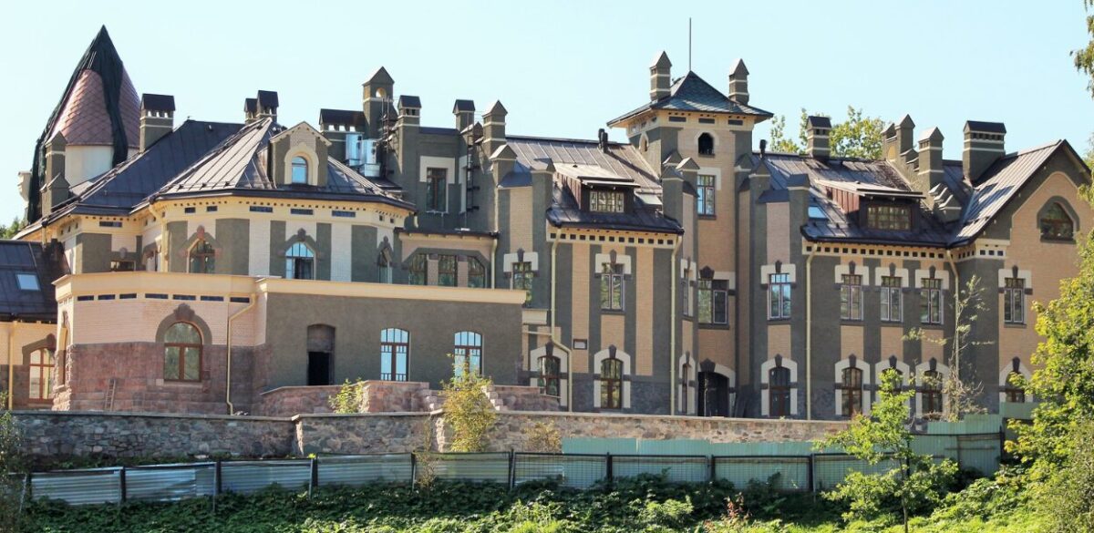 Реставрация исторической усадьбы Елисеевых в Белогорке завершится к началу лета