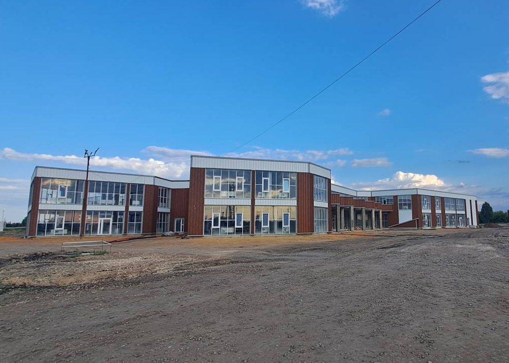 В селе Доброе Липецкой области завершили отделку фасада нового многофункционального общественного центра
